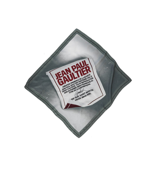 SCARF PRINTED LABEL JPG GREY/WHITE/RED