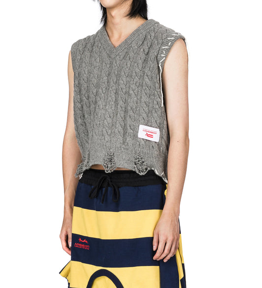 LABEL CABLE KNITTED VEST GREY