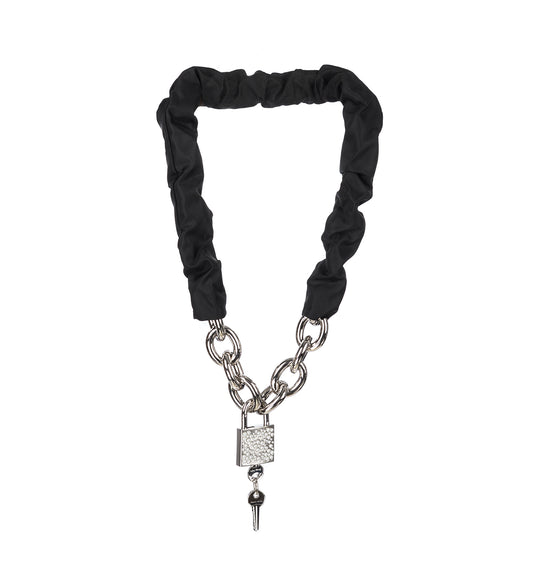 SLEEVE CHAIN BELT W/EMBELLISHED PADLOCK BLACK/PEARL