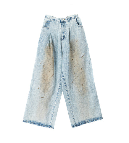 TREATED FOLDED JEANS LIGHT WASH TREATED FOLDED JEANS LIGHT WASH