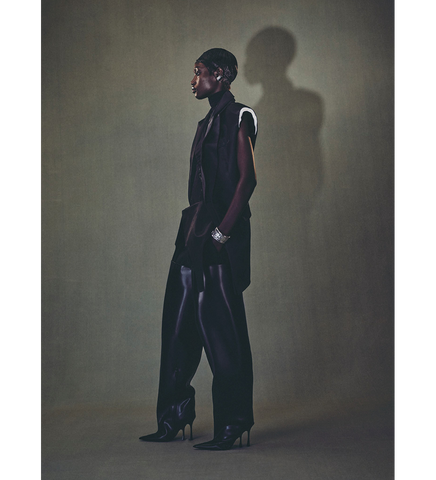 DOUBLE LAYER SLEEVELESS JACKET WITH BODY DETAIL BLACK DOUBLE LAYER SLEEVELESS JACKET WITH BODY DETAIL BLACK