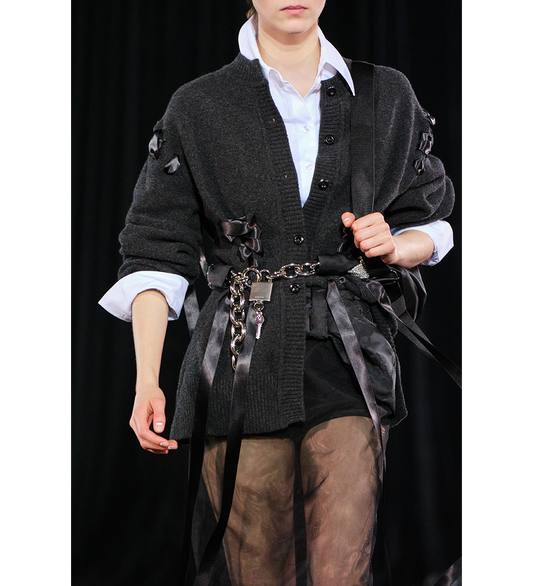 SLEEVE CHAIN BELT W/EMBELLISHED PADLOCK BLACK/PEARL