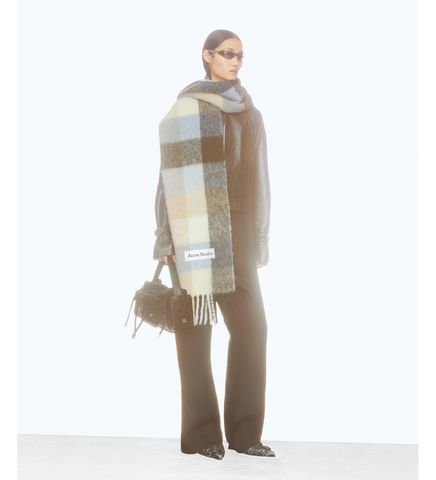 BELTED FLAT SHOES BLACK/WHITE BELTED FLAT SHOES BLACK/WHITE