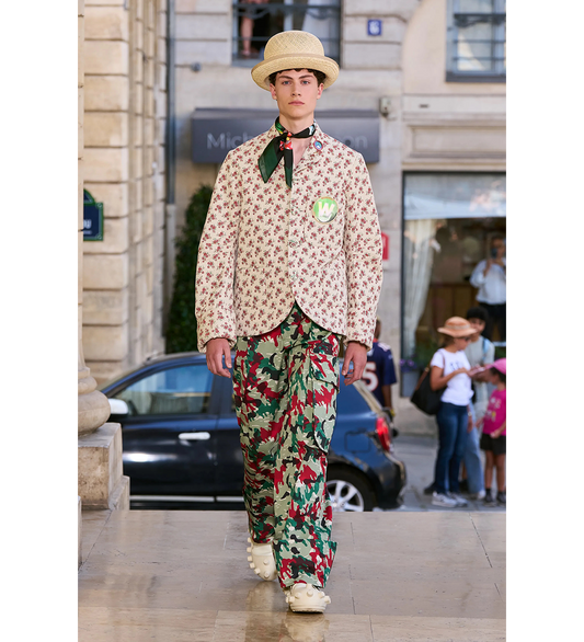 ROYAL BOXY BEIGE RED FLOWER