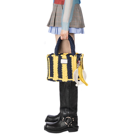 BUCKET BAG WITH BANANA PEEL KEYRING BLUE/YELLOW
