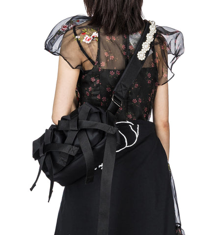 CLASSIC BOW CROSSBOXY BAG W/EMB BLACK/PEARL