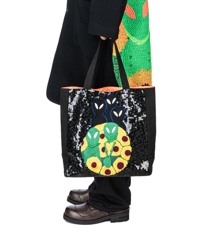 WE COME IN PEACE TOTE BAG MULTI