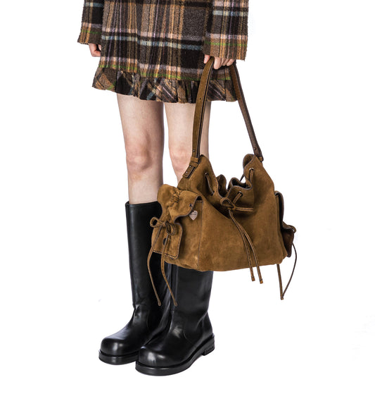 MULTIPOCKET BUCKET SUEDE COGNAC BROWN