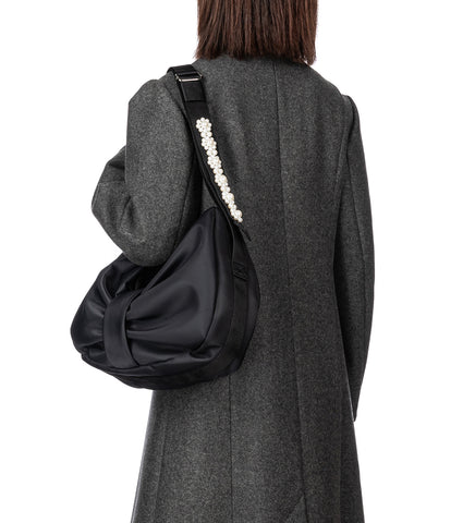 SLING BOW BAG BLACK/PEARL