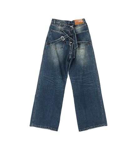 BACK STRAPPED JEANS LIGHT WASH