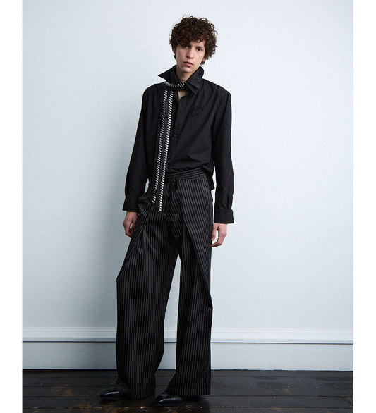 DIAGONAL PLEATED TROUSERS BLACK/WHITE PINSTRIPE