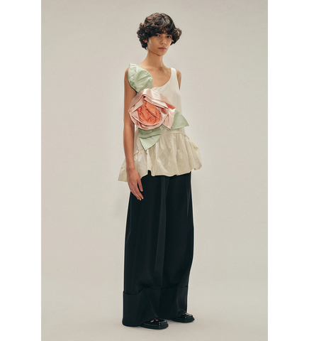 PRESSED ROSETTE TILTED NECK PEPLUM TOP CREAM/MULTI