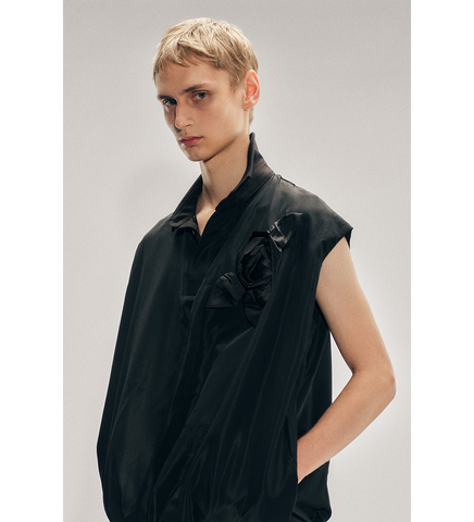 DRAPED BUBBLE HEM PRESSED ROSSETTE TOP BLACK/BLACK