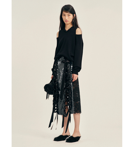 RELAXED CASHMERE SLASH V-NECK JUMPER W/ EMB BLACK/JET