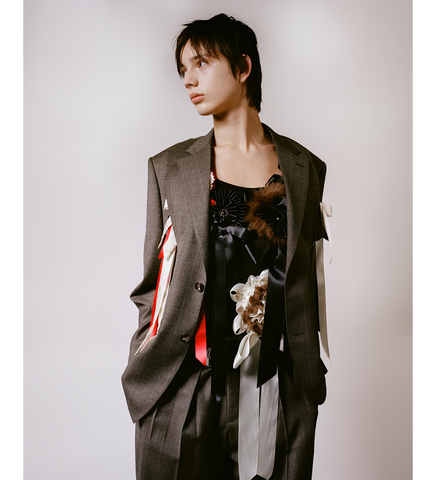 STRUCTURED SLASH JACKET W/ DAISY PEAT