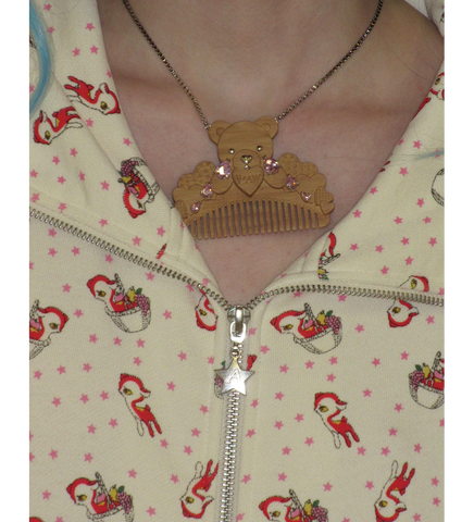 CRYING BEAR COMB NECKLACE WOOD