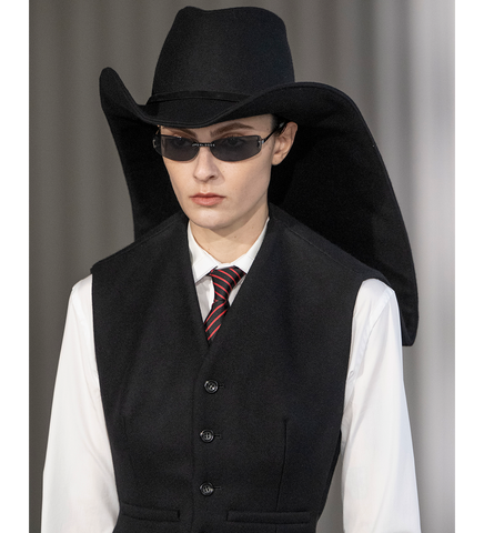 TAILORING GILET WITH ATTACHED HAT BLACK