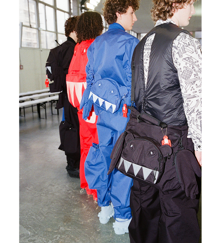 WVB X EASTPAK MONSTER CARRY BAG BLACK