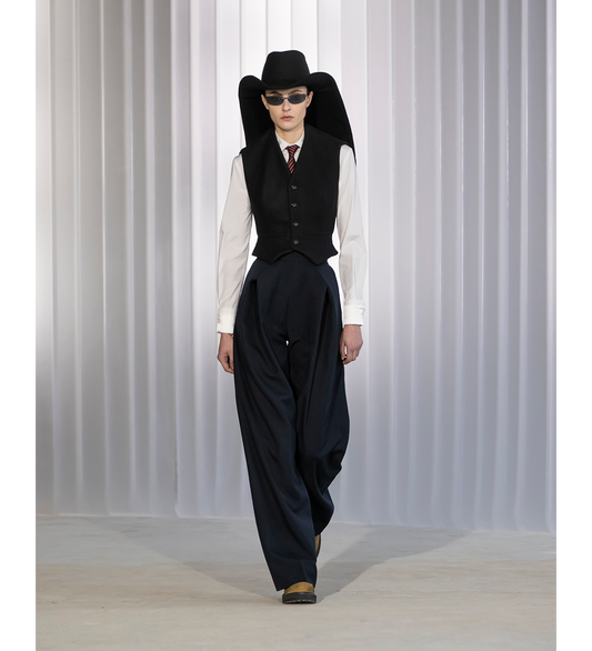 TAILORING GILET WITH ATTACHED HAT BLACK