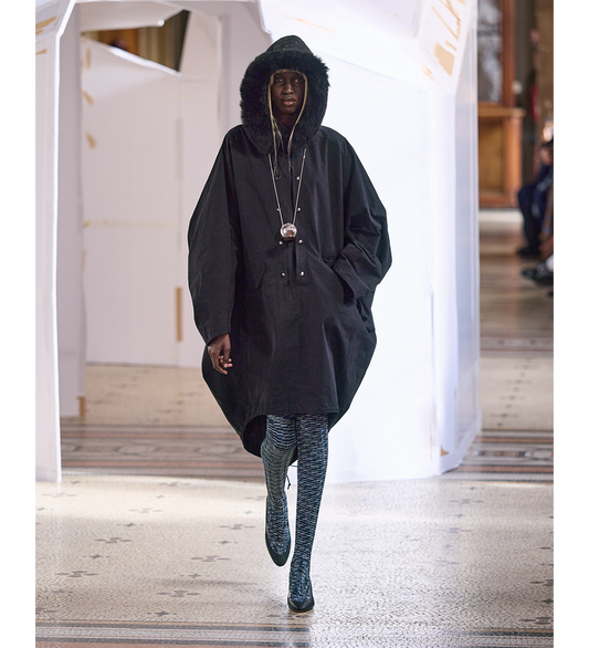 BITTERN HOODED PONCHO ONYX BLACK