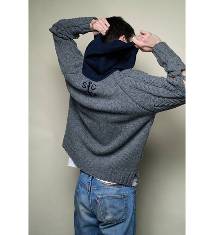 HODDED CABLE JUMPER GREY